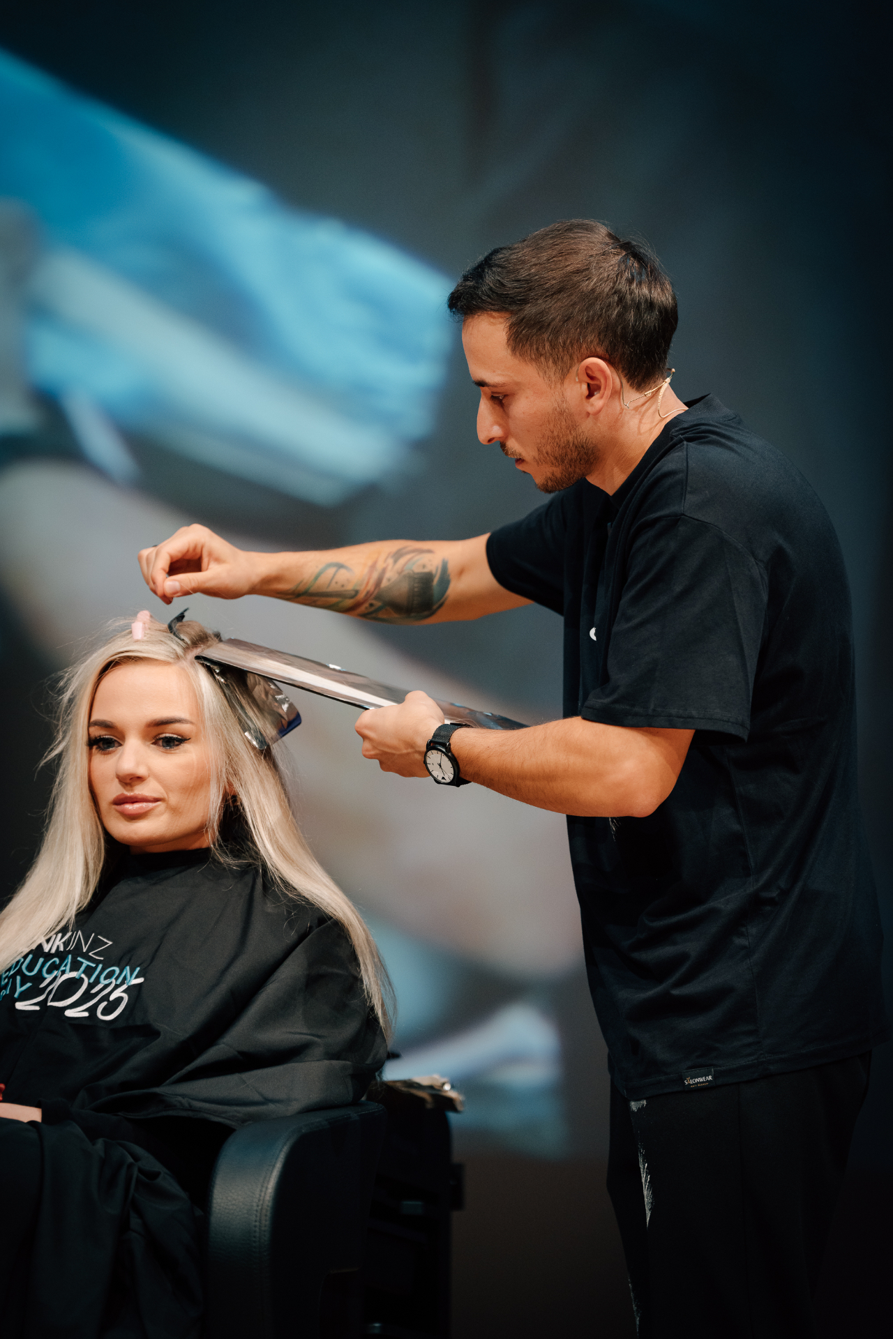 Live-Coloration mit Folientechnik auf der Bühne